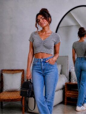 Charlotte Russe Heather Gray Ribbed V-Neck Cropped Top